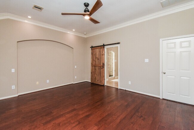 Building Photo - 16915 Locust Springs Dr