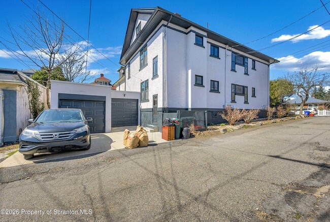 Building Photo - 1814 Olive St