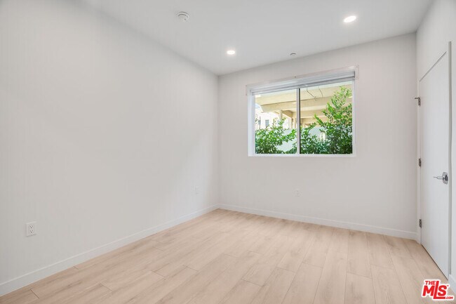 Building Photo - 1021 S Shenandoah St