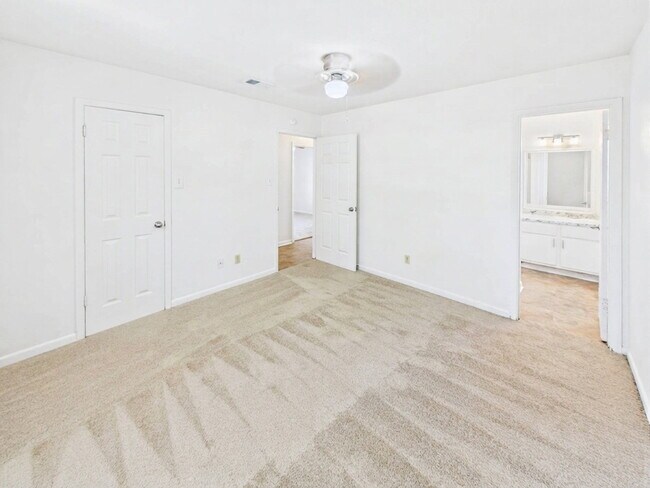 Building Photo - 1013 San Benito Dr