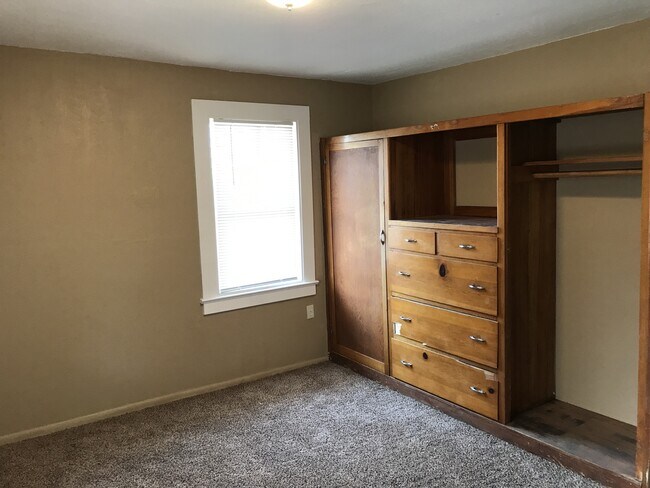 Building Photo - 3 bedroom 2 bath with bonus storage room next to Chico State with Large fenced backyard (Please r...