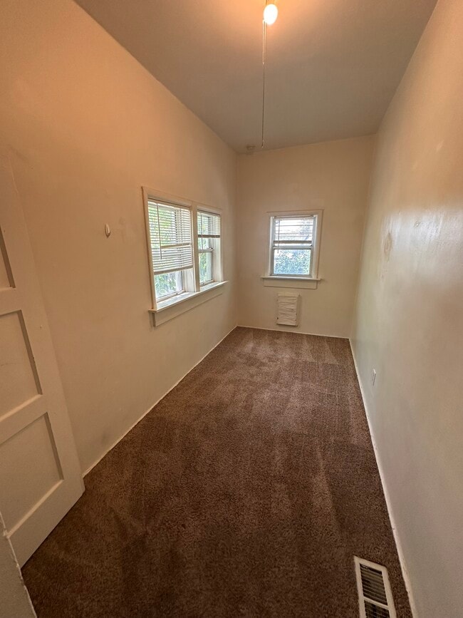 Building Photo - 1332 E 400 S