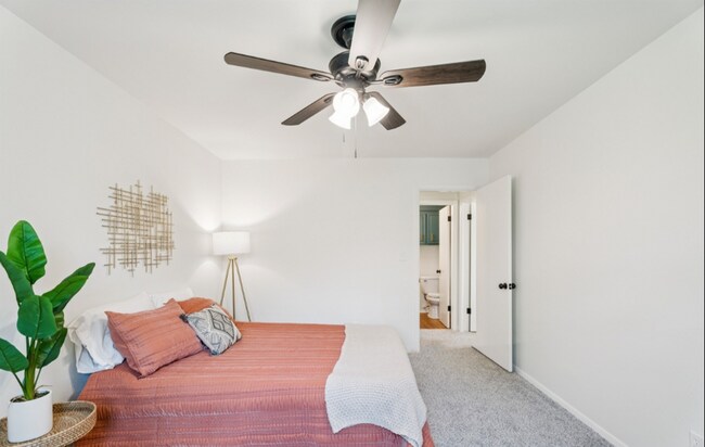 Building Photo - 3 Bed / 2 Bath in Central Tulsa!