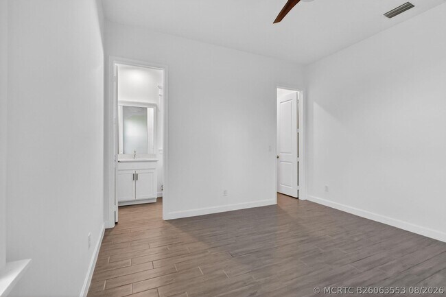 Building Photo - 799 Hookline Cir