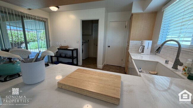 Building Photo - 626 White Briar Dr