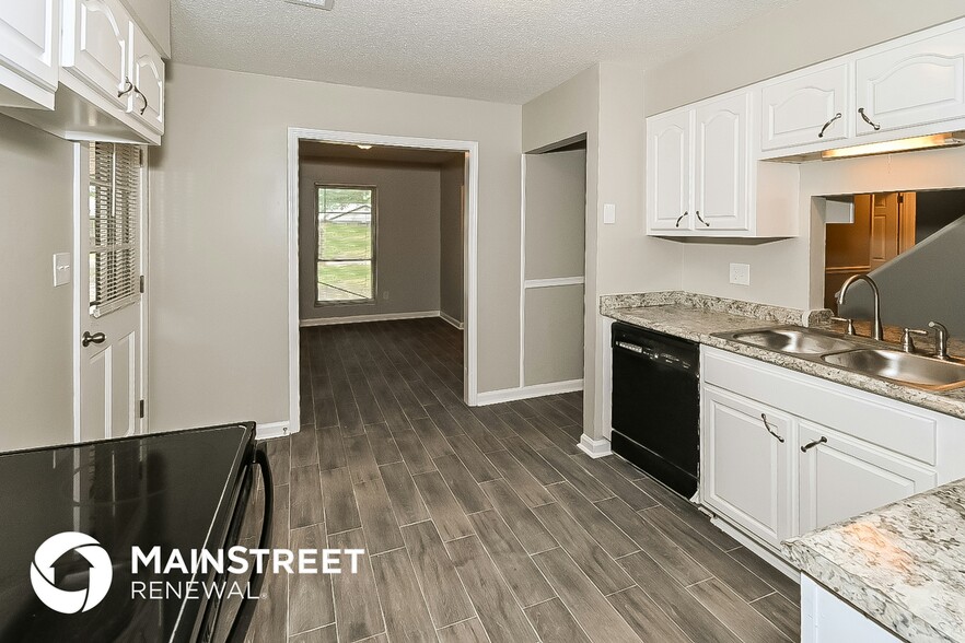 Building Photo - 2895 Devon Cir