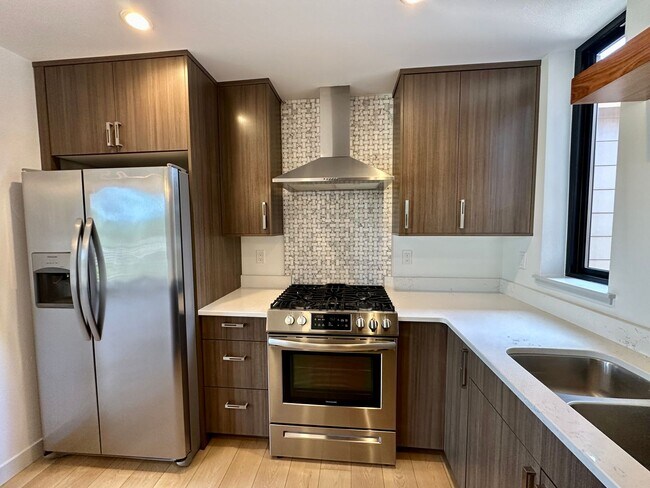 Building Photo - 4757 Kona Dr