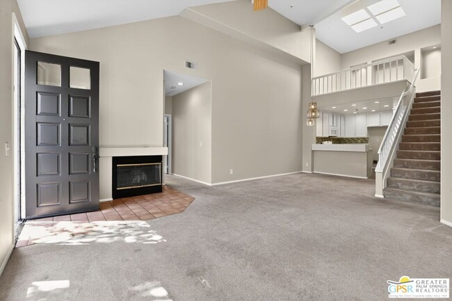 Primary Photo - 13372 Savanna