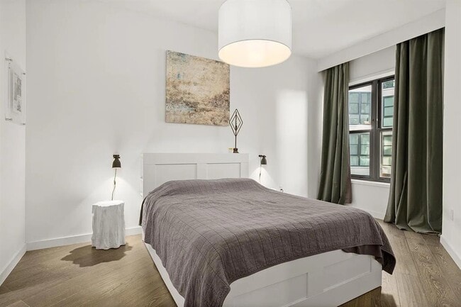 Building Photo - 800 Embassy Dr