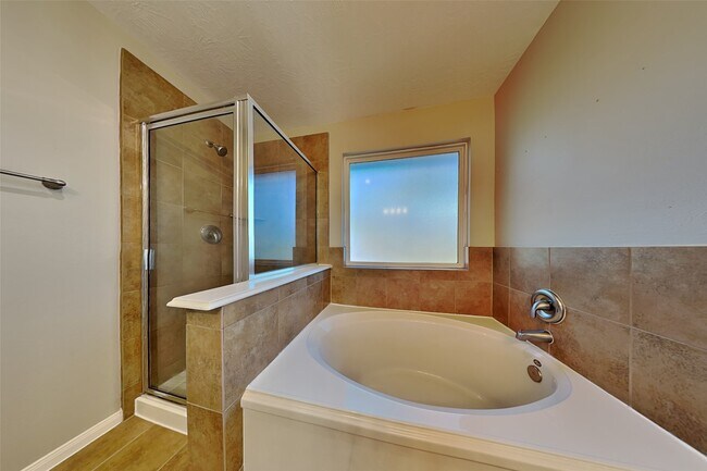 Building Photo - 21458 Hunter Hart Dr