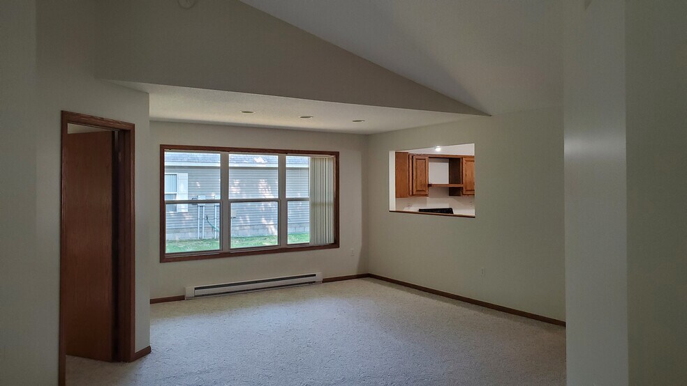 Building Photo - 335 Maple Ridge Ct