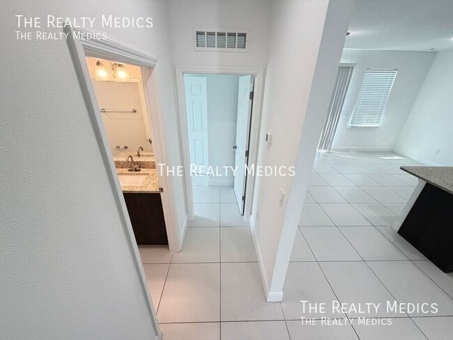 Building Photo - 2481 San Filippo Dr SE