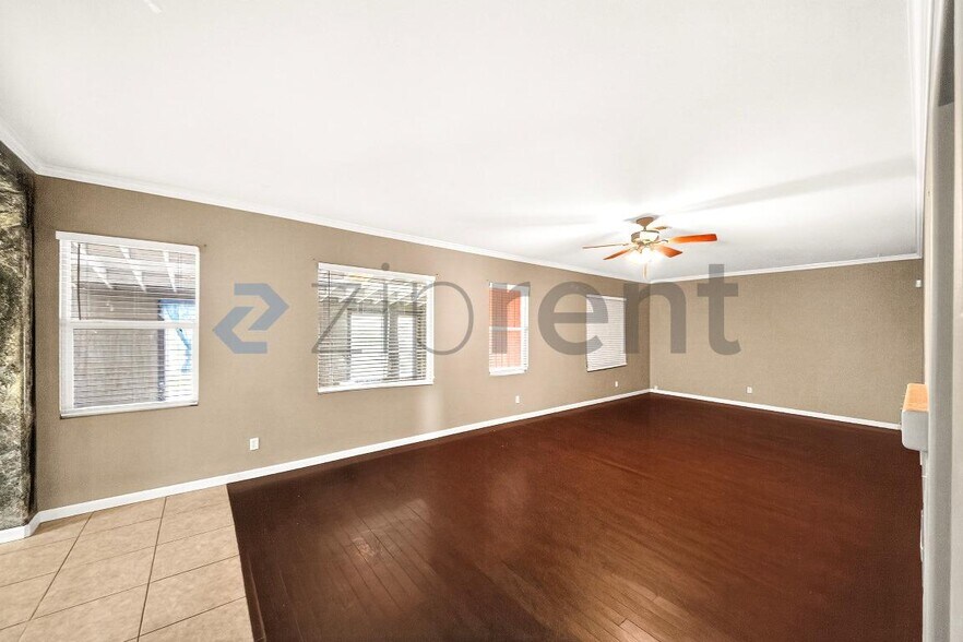 Building Photo - 619 W Ave H 13