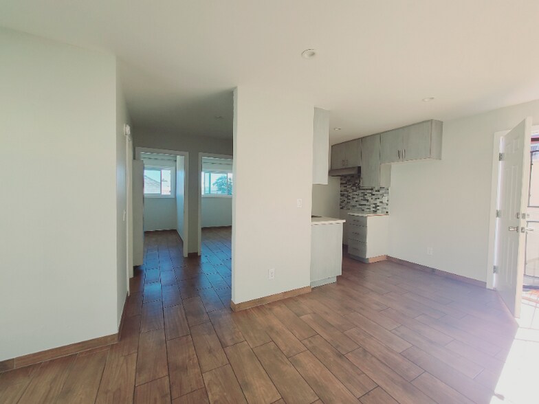 Building Photo - 1108 W 110th St