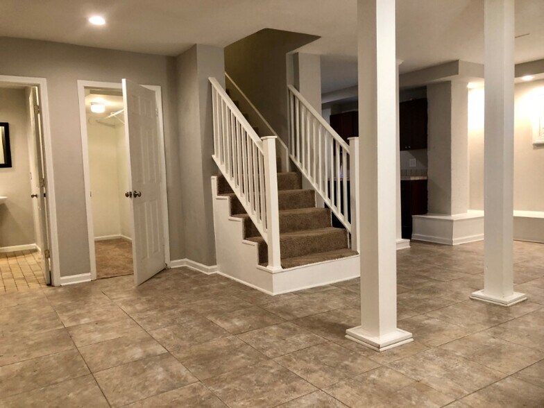 Building Photo - 866 Moreland Ave SE