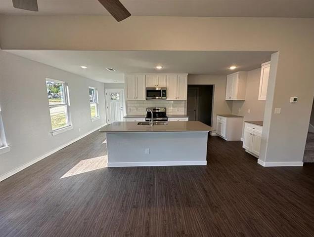 Building Photo - 1700 E Powell Ave