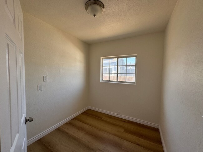 Building Photo - Single Family 3bd 2ba + Office Space