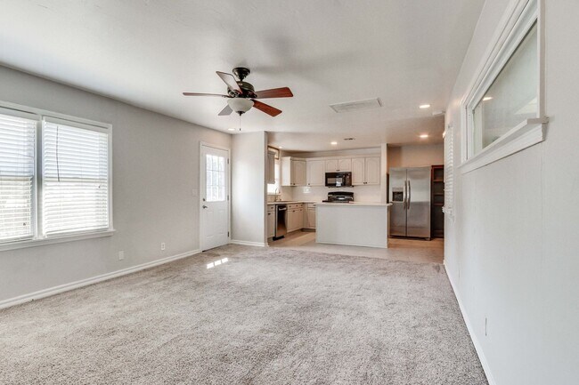 Building Photo - Charming 4-Bedroom Home in The Village – U...