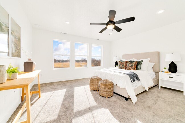 Building Photo - Low Maintenance Meridian Townhome!