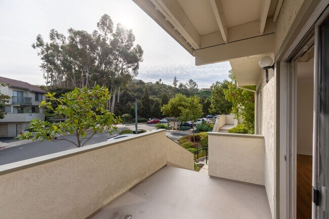 Building Photo - *** MUST SEE 2/2.5 TOWNHOME WITH TWO CAR G...