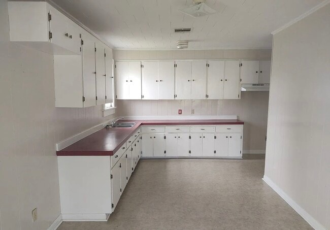 Building Photo - 131 Castille St