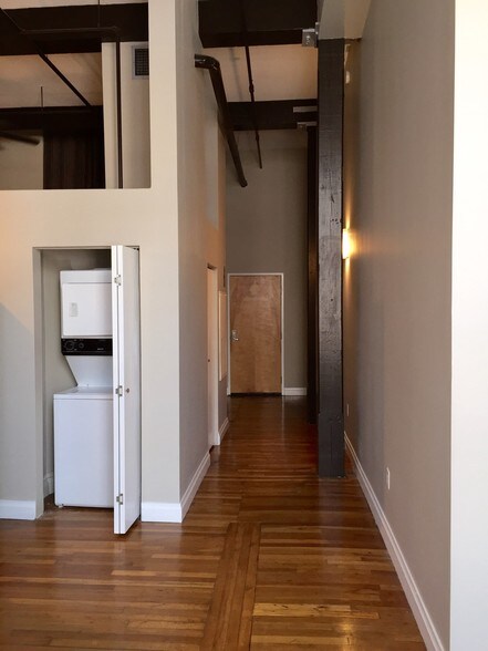 Hallway with High Ceilings - 920 Poeyfarre St