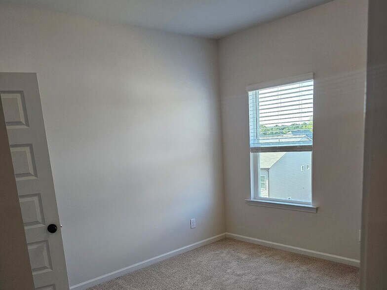 Building Photo - 700 Shetland Trl