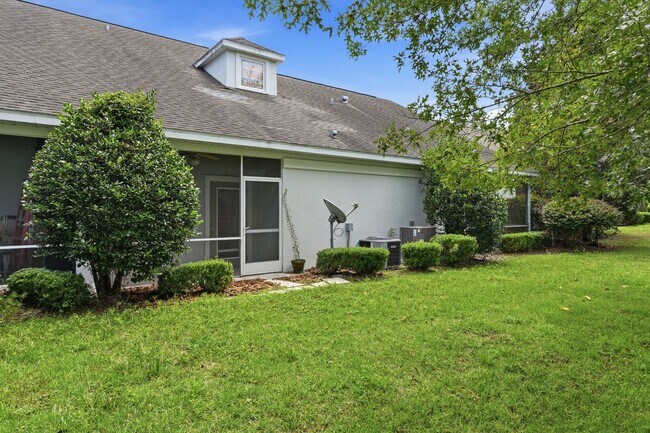 Building Photo - 162 SW 145th Dr
