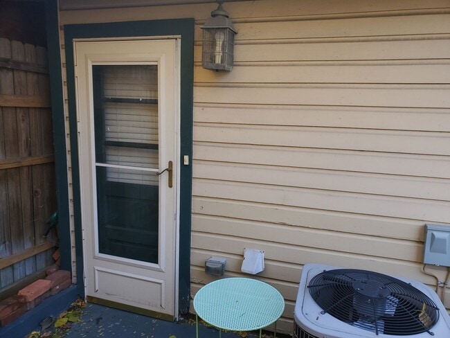 Building Photo - Cozy 1Bd/1Bth Upstairs Apartment in Freder...