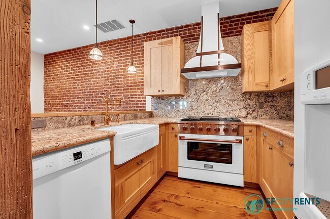 Building Photo - Intimate Super-Lux Home in Zen Garden Sett...