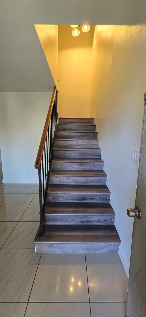 Building Photo - Centrally Located Redlands Townhome