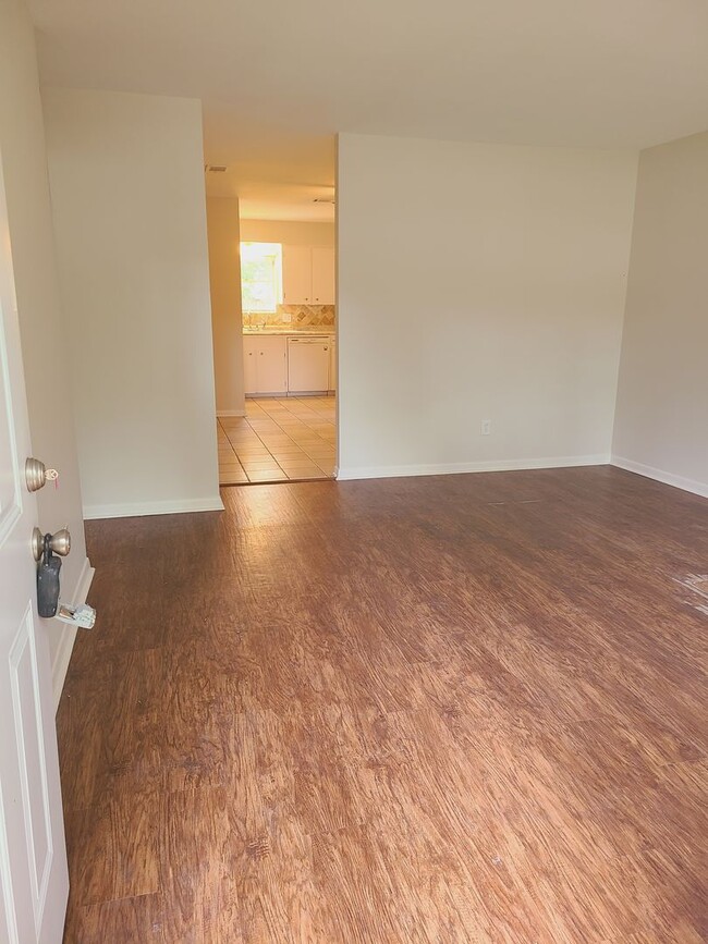 Building Photo - 3 Bedroom Mid-Century Rental