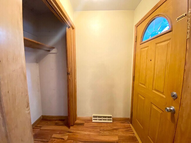 Building Photo - 1418