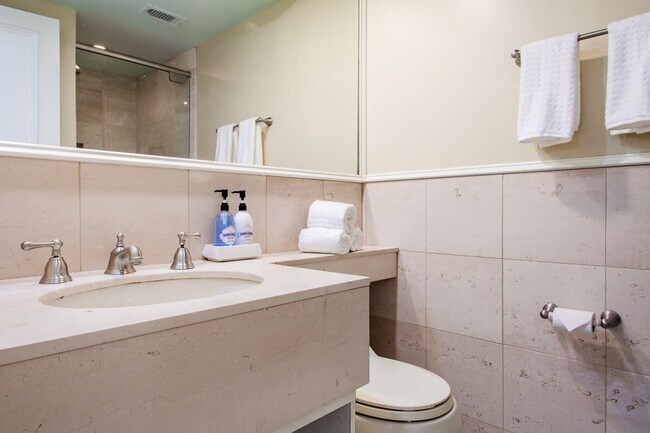 Building Photo - 1020 16th St NW