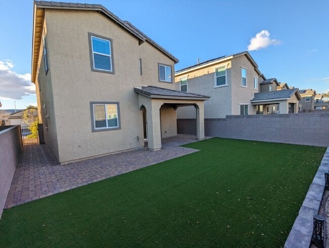 Building Photo - 1310 Ossa St