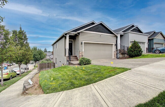 Building Photo - 3bd 2.5ba Daylight Ranch Home on Corner Lot