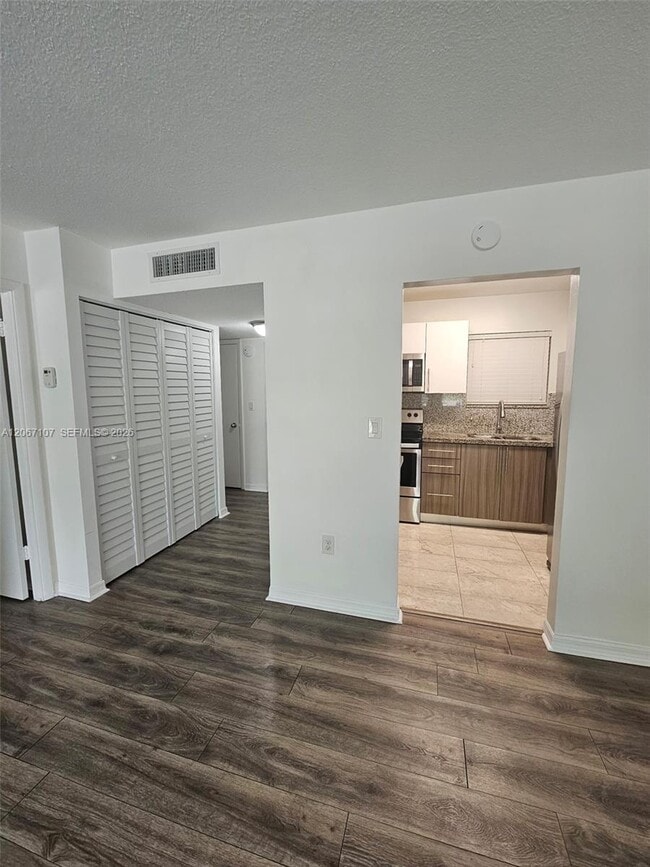 Building Photo - 7470 Miami Lakes Dr