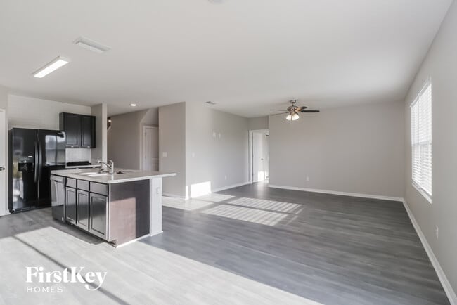 Building Photo - 35702 Jenny Lynne Cir