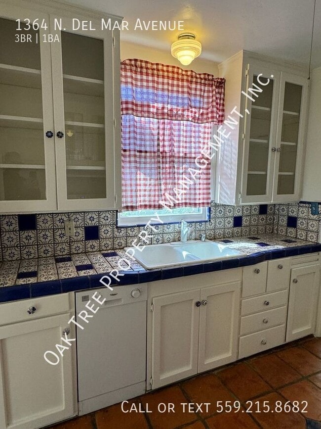 Building Photo - 1364 N Del Mar Ave