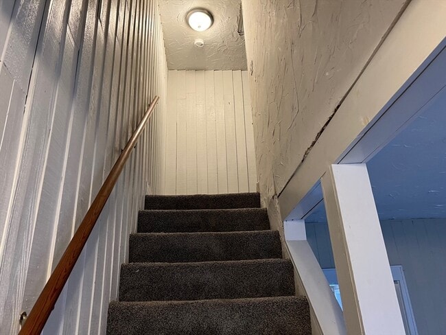 Building Photo - 658 Old West Central St