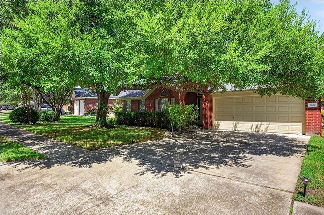 Building Photo - 1402 Club Chase Dr