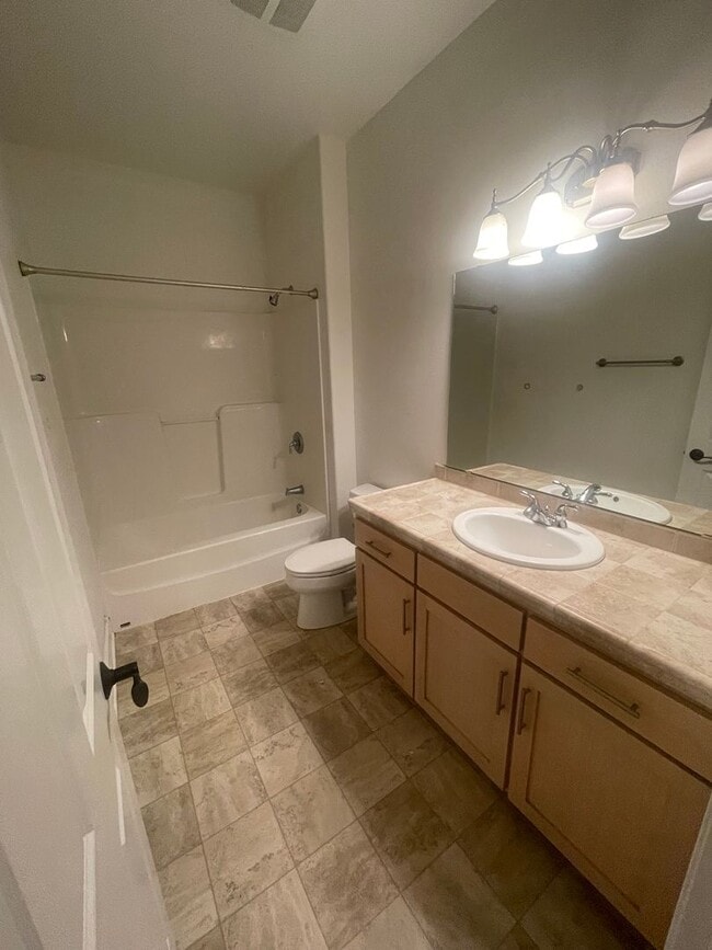 Building Photo - Beautiful 4 Bedroom on 2.5 Acres!