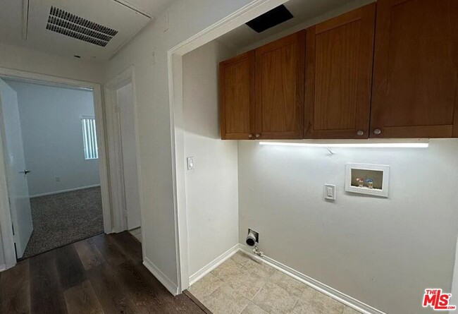Building Photo - 7551 Jordan Ave