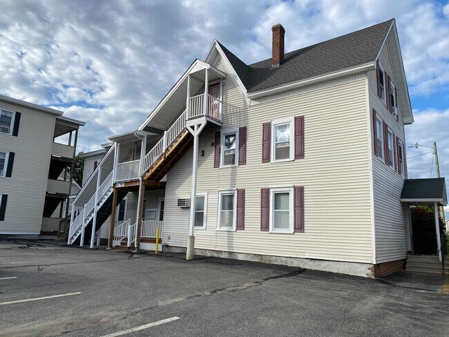 Building Photo - 193 Turner St