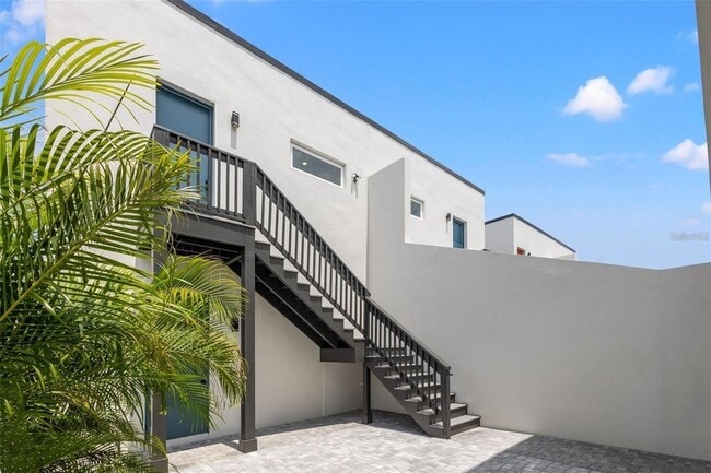 Building Photo - 3023 1st Ave S