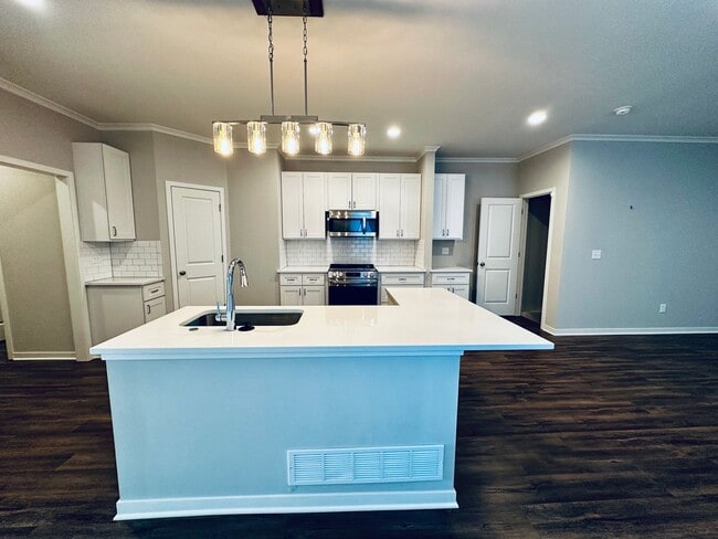 Building Photo - {1095} Modern Townhome Available Immediate...
