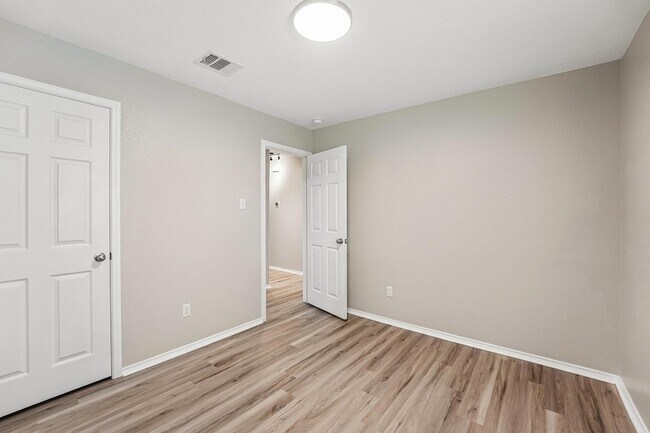 Building Photo - 9209 Bowfield Dr