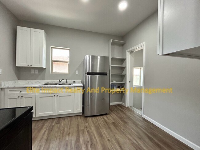 Building Photo - 1330 N Tyndall Ave