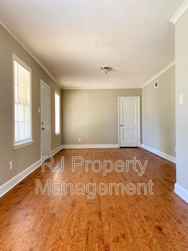 Building Photo - 673 S Greer St