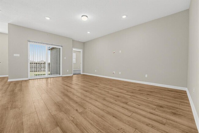 Building Photo - 209 Swinging H Ln